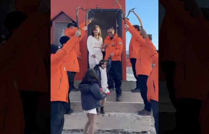 زوجان يعقدان زفافهما الديني في أقصى بقاع الأرض: القارة القطبية الجنوبية