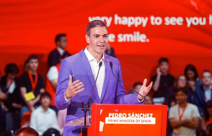 إقالة
      قائد
      عسكري
      أوكراني
      ترك
      جنوده
      يتضورون
      جوعاً
      على
      الجبهة