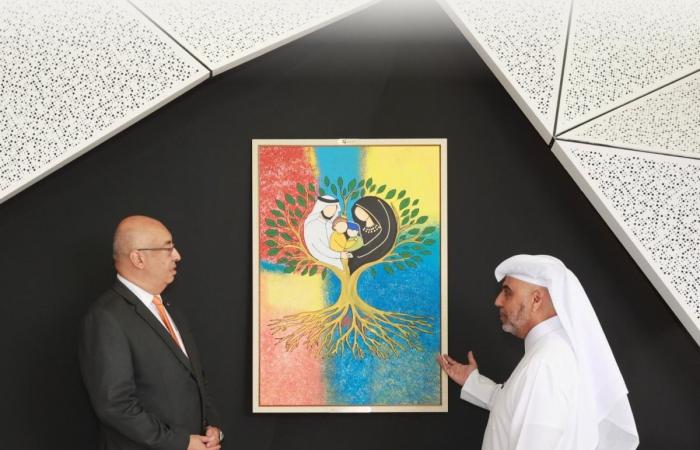 المؤسسة القطرية للعمل الاجتماعي تقدم لوحة "أسرتي" إلى بيت الأمم المتحدة