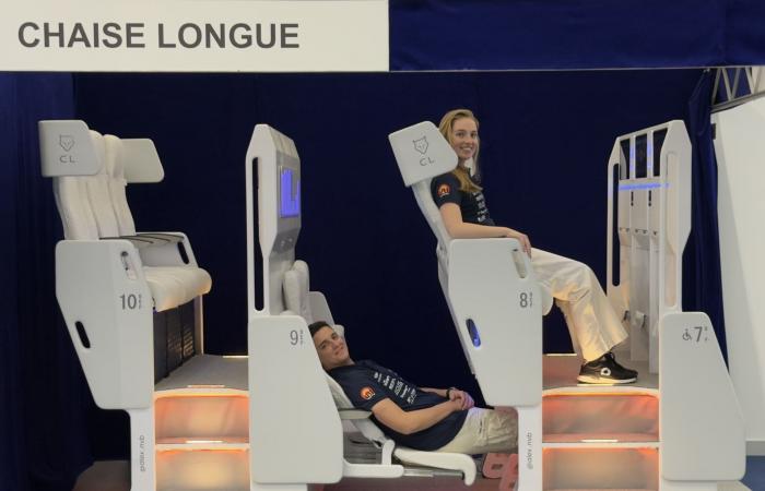 مقاعد بطابقين في الطائرات.. بين الجدل وإمكانية التحول إلى واقع