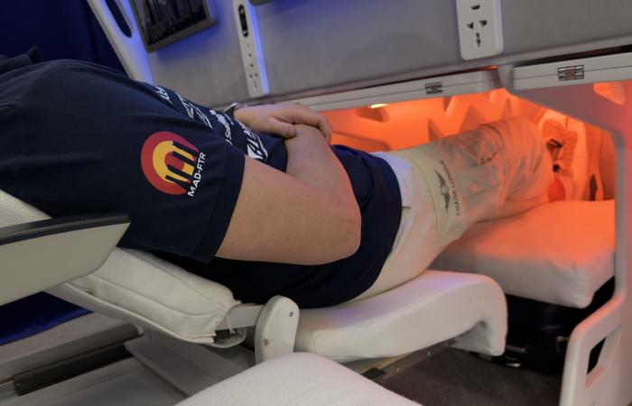 مقاعد بطابقين في الطائرات.. بين الجدل وإمكانية التحول إلى واقع