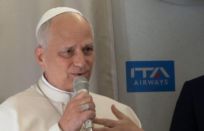 البابا يدين قتل إيران للمتظاهرين.. لكنه يقول إنه لا يستطيع تأييد الحرب