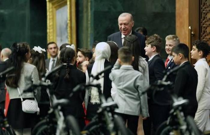 نتانياهو
      يعلن
      خضوعه
      لاستئصال
      «ورم
      خبيث»
      صغير
      من
      البروستاتا