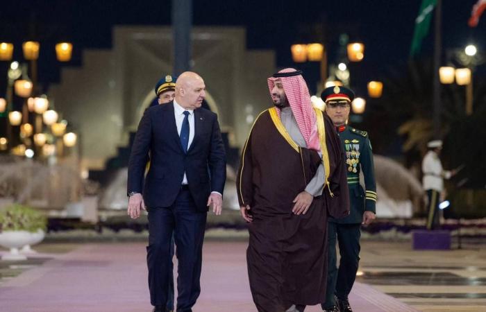 ولي
      العهد
      السعودي
      يلتقي
      رئيس
      أوكرانيا
      في
      جدة