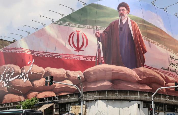 إيران.. مجتبى خامنئي يحذر من تحقق "مخطط مشؤوم" إذا تهاون الإيرانيون