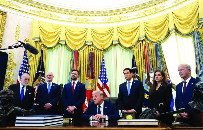 «الاعتدال
      العربي»
      يدعم
      لبنان
      بالمفاوضات
      ويؤيد
      تطبيق
      «الطائف»
      بلا
      تعديل