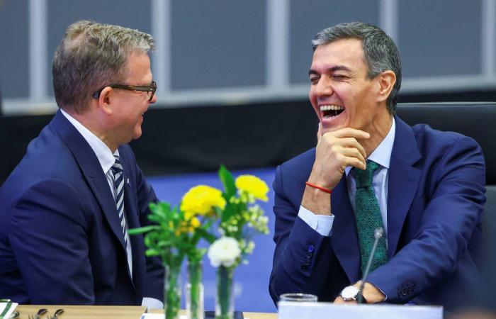 اليونان
      وفرنسا
      تمدّدان
      اتفاقاً
      أمنياً
      دفاعياً