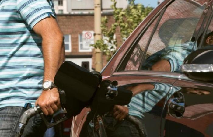 تقديم
      طلب
      لتعليق
      جميع
      ضرائب
      الوقود
      الفيدرالية
      في
      كندا
      حتى
      نهاية
      2026