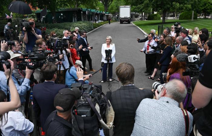 مفاوضو
      واشنطن
      يتوجهون
      إلى
      إسلام
      آباد
      اليوم...
      وطهران
      ترفض
      اللقاء
      المباشر