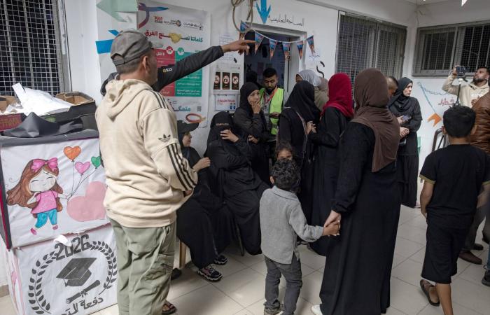 دير
      البلح
      حاضرة
      في
      أول
      انتخابات
      محلية
      في
      قطاع
      غزة
      منذ
      22
      عاماً