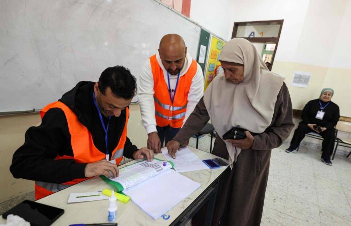 تقرير:
      إدارة
      ترمب
      تأمر
      برفض
      منح
      «غرين
      كارد»
      لمنتقدي
      إسرائيل