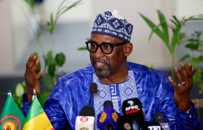 معارك
      في
      مالي
      بين
      الجيش
      و«جماعات
      إرهابية»
      وأخرى
      مسلحة...
      وواشنطن
      تطالب
      رعاياها
      بـ«الاحتماء»