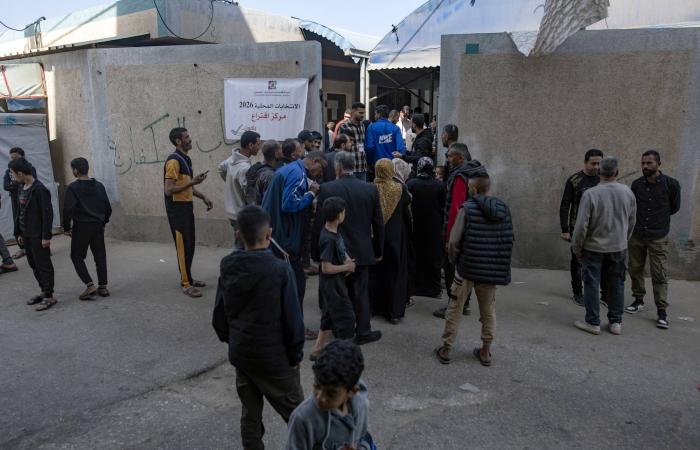 دير
      البلح
      حاضرة
      في
      أول
      انتخابات
      محلية
      في
      قطاع
      غزة
      منذ
      22
      عاماً