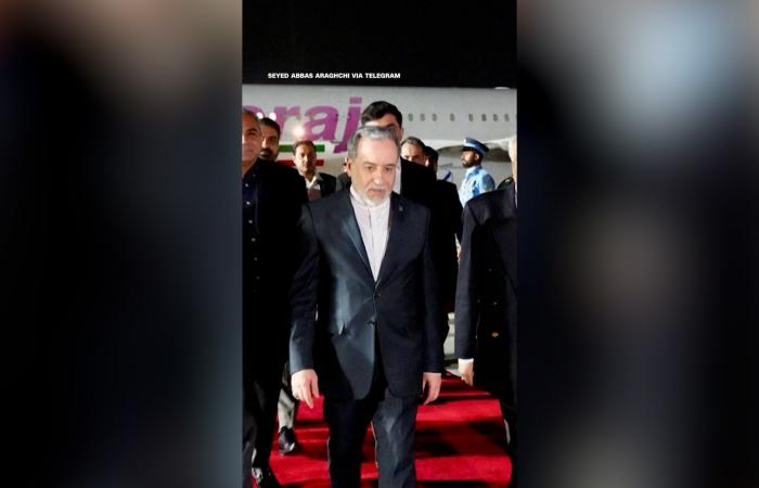 وزير خارجية إيران يغادر إسلام آباد بعد اجتماعات ليلية.. ما الذي حدث؟