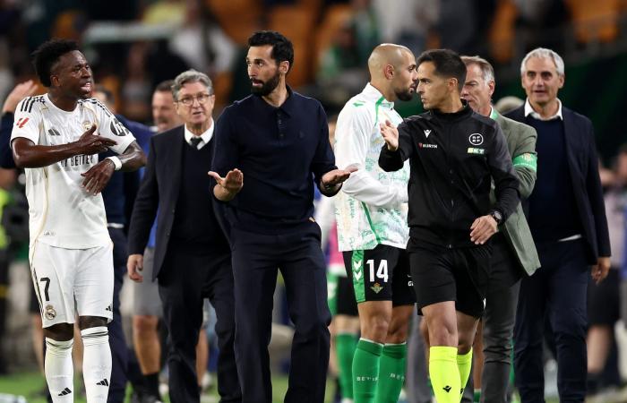 "لا يفهمون كرة القدم".. مدرب ريال مدريد يوجه انتقاداً لاذعاً لحكام في الدوري الإسباني