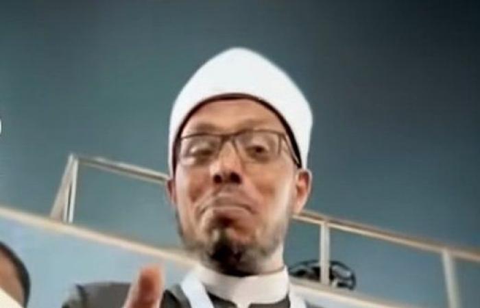 بالفيديو| أزهري في مدرجات الزمالك المصري.. والأوقاف تتدخل