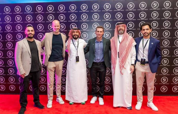 مدرب
      الخليج:
      لا
      يوجد
      مباريات
      سهلة
      في
      الدوري
      السعودي