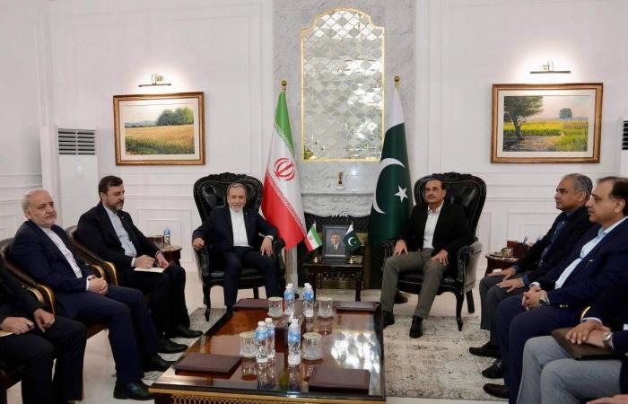 نافذة
      الوساطة
      تضيق
      بين
      الحصار
      الأميركي
      ورفض
      التنازل
      الإيراني