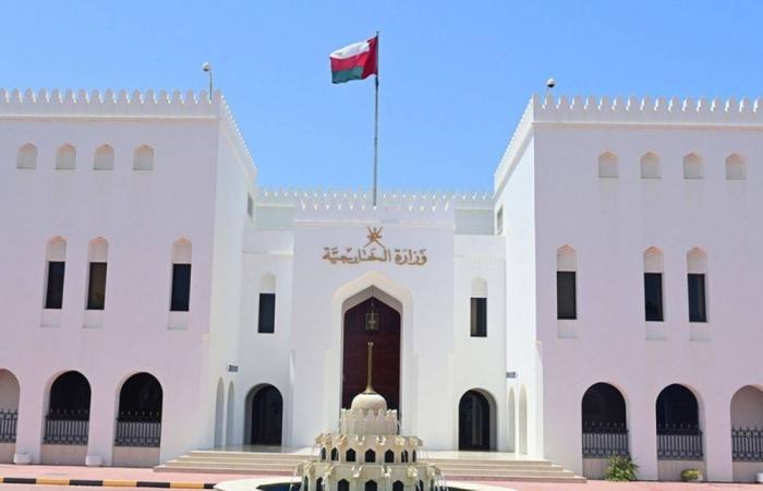 سلطنة عمان تستنكر استهداف المراكز الحدودية الكويتية بمسيرات