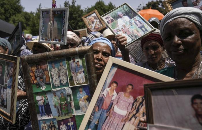 نتنياهو
      يتلقّى
      صدمتين:
      أكبر
      منافسَيه
      يندمجان
      حزبياً...
      والعفو
      يبتعد