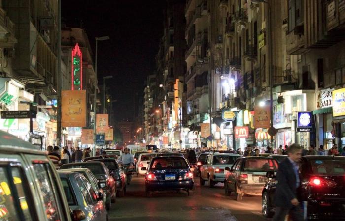 مصر: إيقاف العمل بقرار غلق المحال التجارية الساعة 11 مساءً