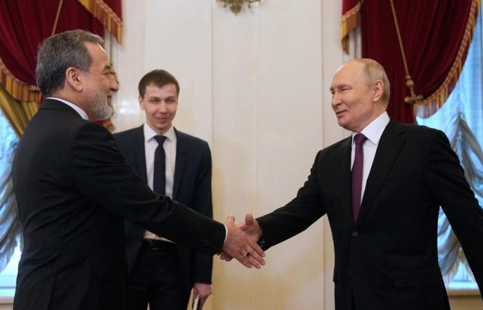 بوتين يعلن تسلمه رسالة من مرشد إيران ورده عليها