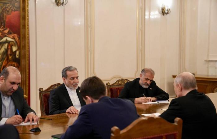 عرض
      إيراني
      لفتح
      «هرمز»
      يختبر
      شروط
      ترمب