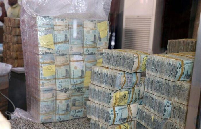 اليمن
      يسعى
      لتعزيز
      مكانته
      في
      التجارة
      الدولية
      باستحداث
      ميناءين