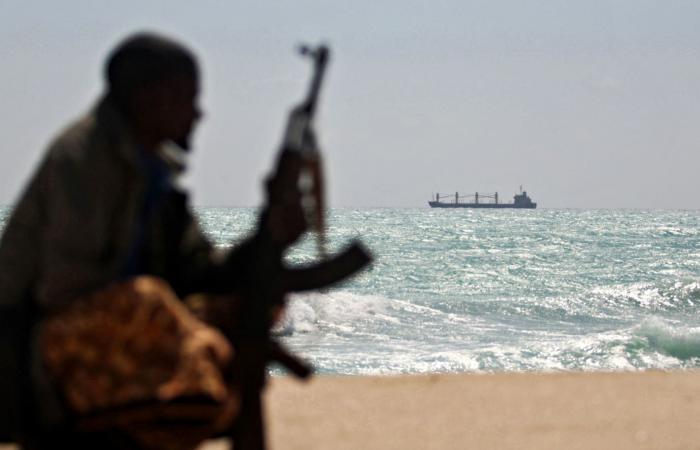 بعد اختطاف سفينة ثانية.. سلطات بحرية تحذر من تزايد خطر القرصنة قبالة سواحل الصومال
