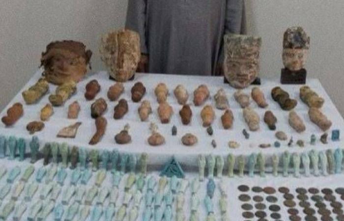 مصر:
      جرائم
      التنقيب
      عن
      الآثار
      تعيد
      «التجارة
      الممنوعة»
      للواجهة