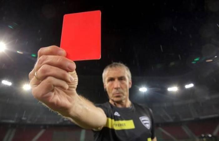 مجلس كرة القدم "IFAB" يعلن عن تعديلات في قوانين البطاقة الحمراء