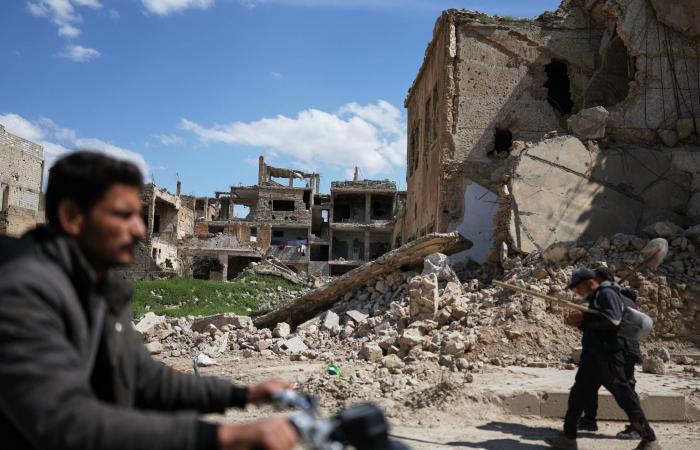 العصابات
      المسلحة
      في
      غزة...
      من
      سرقة
      المساعدات
      إلى
      تسويق
      «حماس»