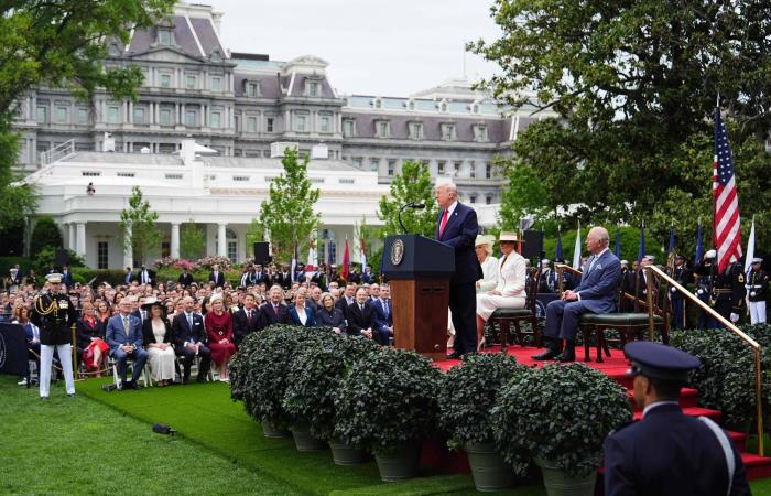 بالصور:
      أميركا
      تحتفي
      بالملك
      تشارلز...
      وترمب
      يشيد
      بعمق
      «العلاقة
      الخاصة»
      مع
      بريطانيا