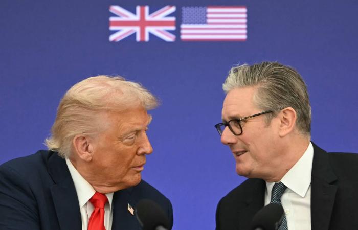 أميركا:
      صعود
      جنود
      من
      مشاة
      البحرية
      على
      متن
      سفينة
      تجارية
      في
      بحر
      العرب