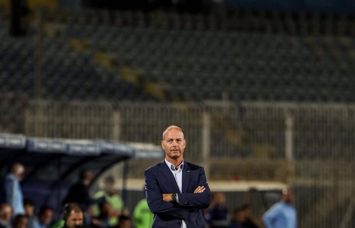 الشيخ
      سلمان
      آل
      خليفة:
      نرفض
      تسييس
      كرة
      القدم