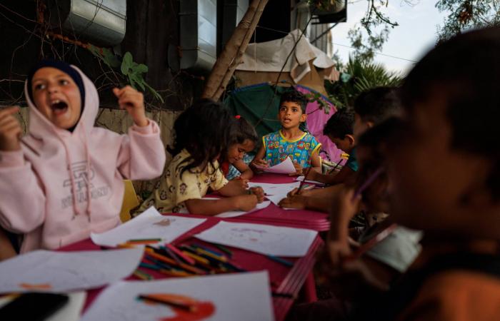 اتصالات
      داخلية
      لتوحيد
      موقف
      لبنان...
      ودعم
      واسع
      لمواقف
      عون