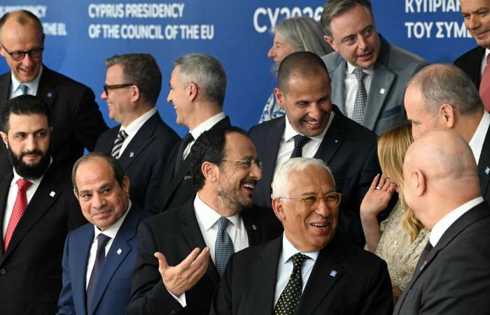 اندلاع
      حريق
      في
      مصفاة
      نفط
      روسية
      بعد
      هجوم
      بمسيرات