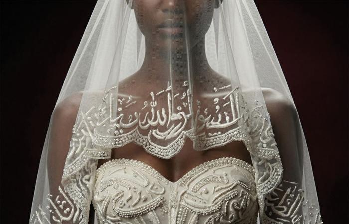 "عشق أبدي".. مصمم تونسي يطرّز اللغة العربية على فساتين زفافه