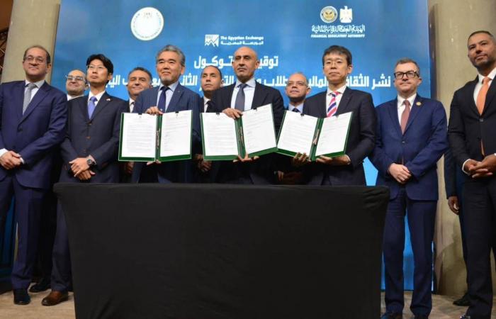 الحكومة
      المصرية
      تسعى
      لتشجيع
      الطلاب
      على
      التداول
      في
      البورصة