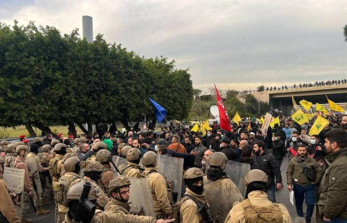 «حزب
      الله»...
      مسار
      طويل
      من
      الانقلاب
      على
      قرارات
      الحكومة
      اللبنانية