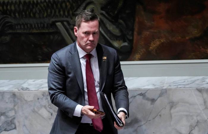 بريطانيا
      تستدعي
      سفير
      إيران
      بسبب
      منشورات
      «غير
      مقبولة»
      للبعثة