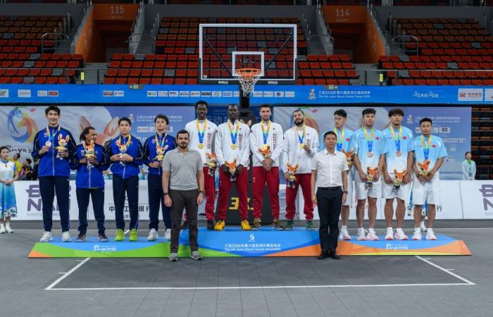 رئيس المجلس الأولمبي الآسيوي يتوّج أبطال كرة السلة 3x3 في "سانيا 2026"