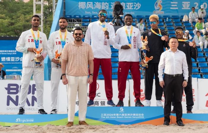 رئيس المجلس الأولمبي الآسيوي يتوج أبطال الكرة الطائرة الشاطئية في "سانيا 2026"