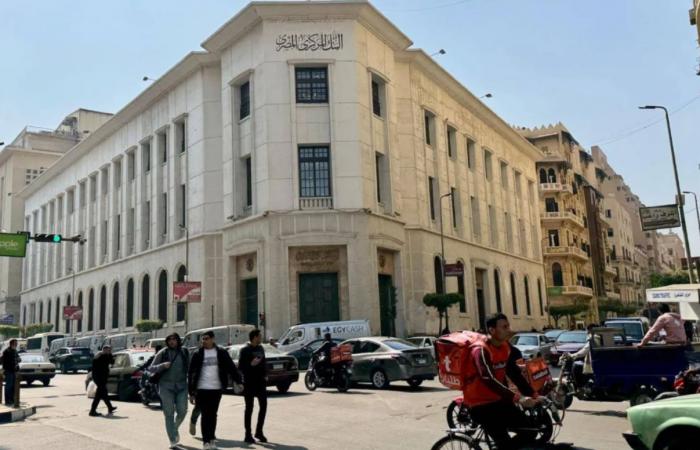 تقلبات
      الدولار
      تُربك
      الأسواق
      المصرية