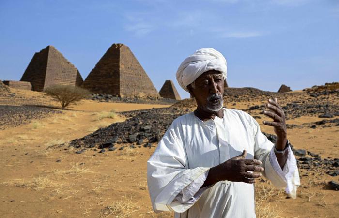 أهرامات
      مروي
      تقاوم
      الخراب
      وتحرس
      ذاكرة
      السودان