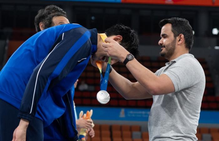 رئيس المجلس الأولمبي الآسيوي يتوّج أبطال كرة السلة 3x3 في "سانيا 2026"