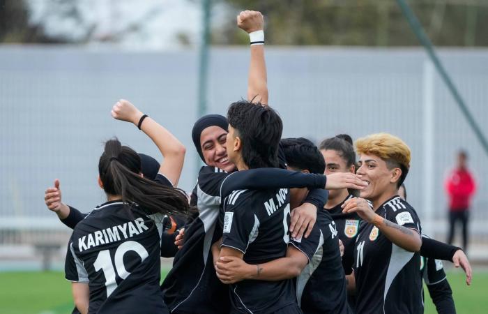 خالدة
      بوبال:
      منتخب
      السيدات
      صوت
      نساء
      أفغانستان
      في
      الملاعب
      الدولية