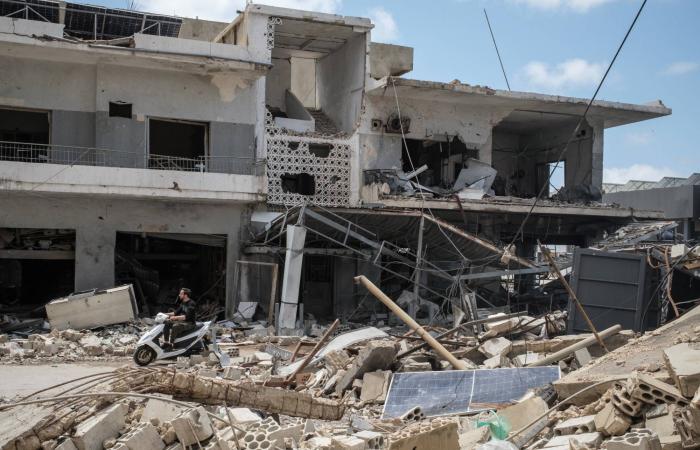 بري
      وعون...
      تواصل
      مستمر
      ولقاء
      مؤجل