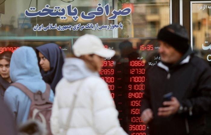 الملاحة
      عبر
      هرمز
      لا
      تزال
      عند
      حدّها
      الأدنى