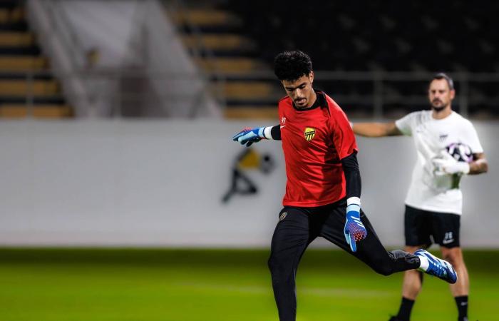 مرصد
      «CIES»
      العالمي:
      السعودي
      حامد
      الشنقيطي
      ضمن
      أفضل
      100
      حارس
      شاب
      في
      العالم